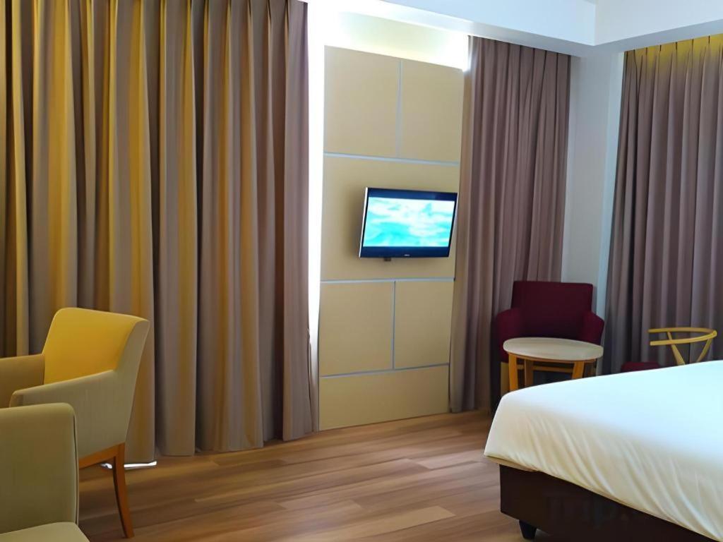 Horison Hotel Sukabumi Exterior photo