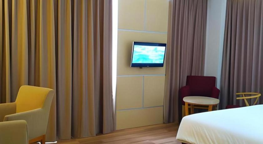 Horison Hotel Sukabumi Exterior photo