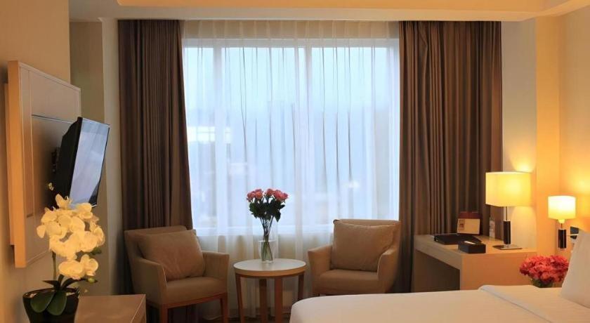 Horison Hotel Sukabumi Exterior photo