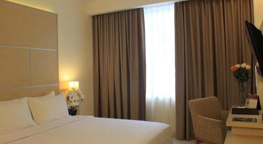Horison Hotel Sukabumi Exterior photo