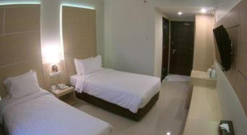 Horison Hotel Sukabumi Exterior photo