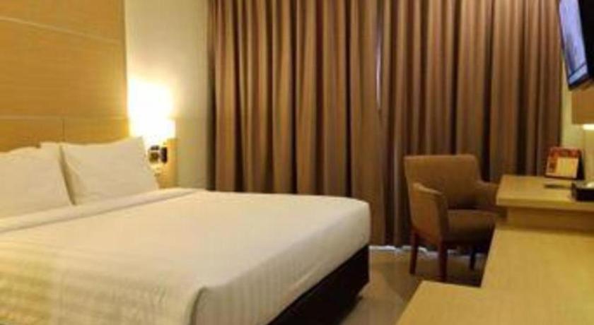 Horison Hotel Sukabumi Exterior photo