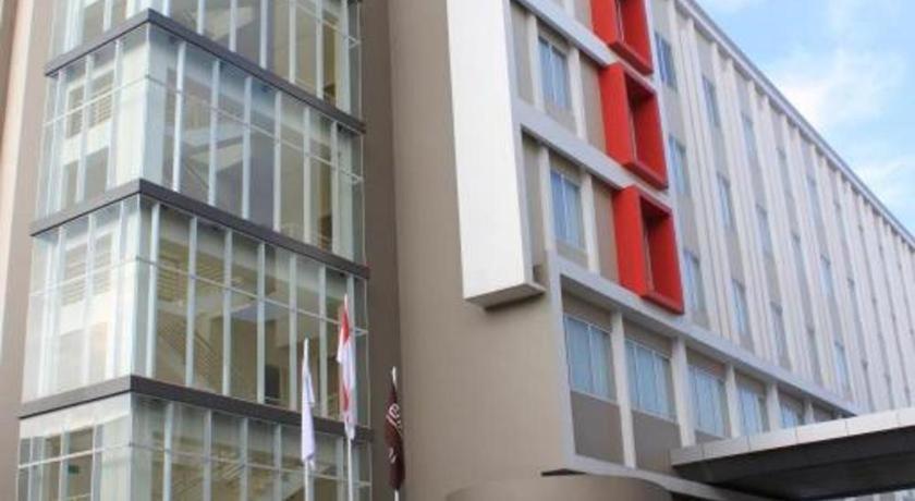 Horison Hotel Sukabumi Exterior photo