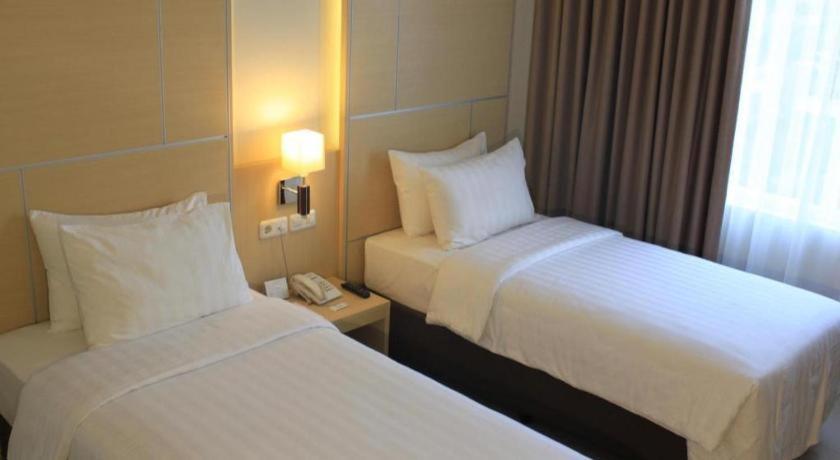 Horison Hotel Sukabumi Exterior photo