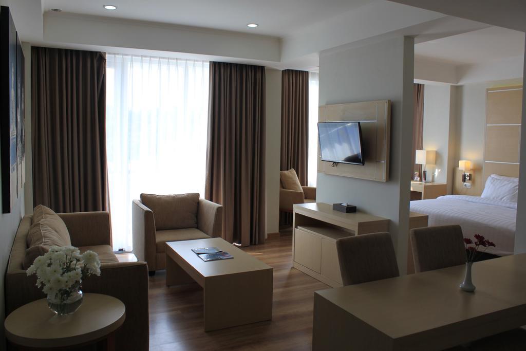 Horison Hotel Sukabumi Exterior photo